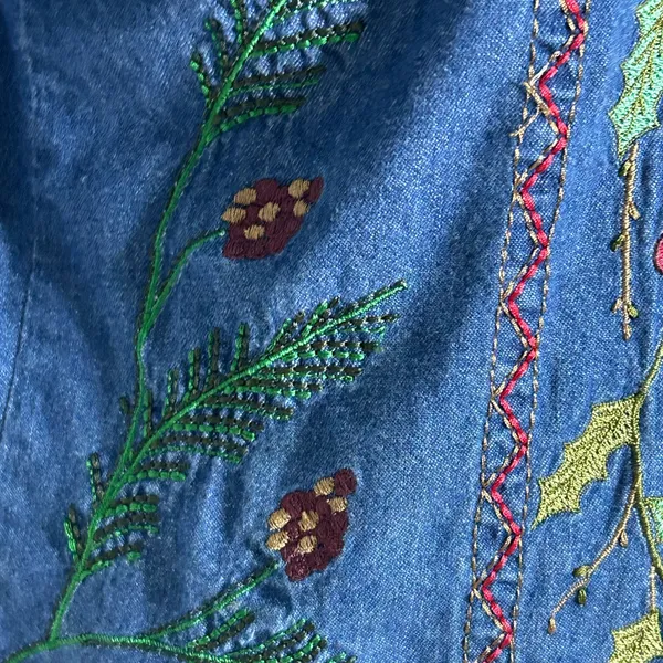 90’s Embroidered Denim Button Down Shirt with Holiday Berries, Leaves, sz Medium - Image 4