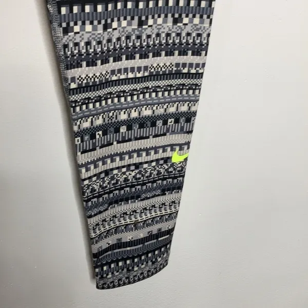 Nike pro‎ dri-fit tights size medium - Image 3