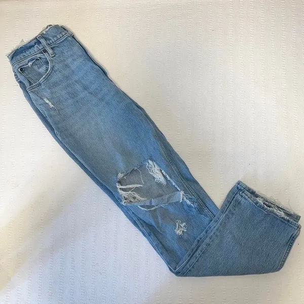 Abercrombie and Fitch 90s Distressed Straight Ultra High Rise Jeans - Image 4