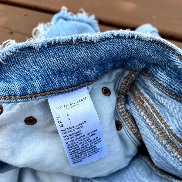 American Eagle Jean Shorts Relaxed Light Wash Distressed Strigid Denim Size 4 - Image 5