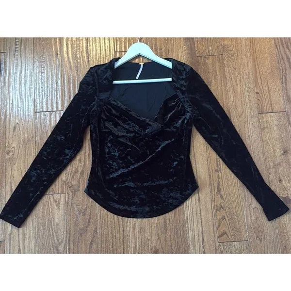 Free People perfect date black velvet cowl neck blouse xs - Image 4