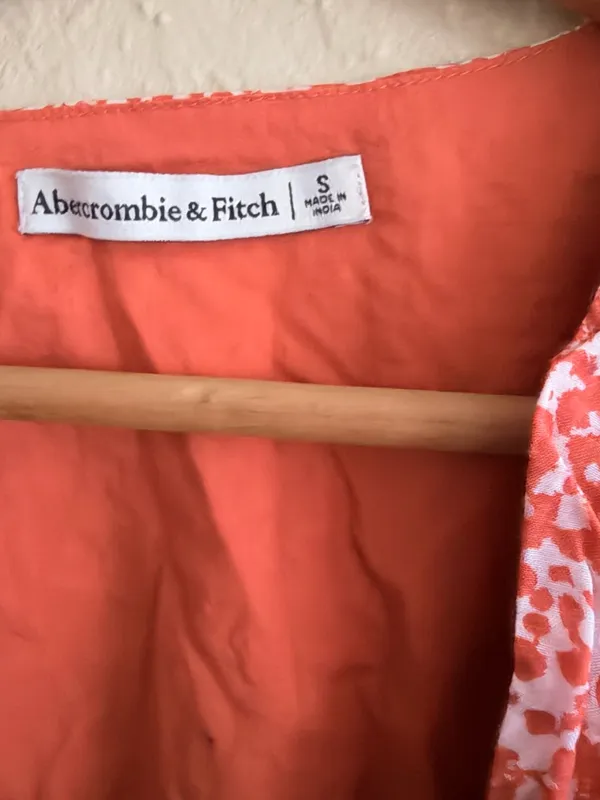 Abercrombie & Fitch Coral and White Floral Puff-Sleeve Smocked Top - Image 3