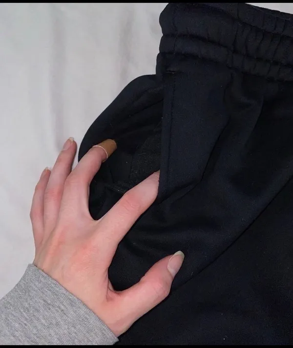 Nike sweatpants - Image 4