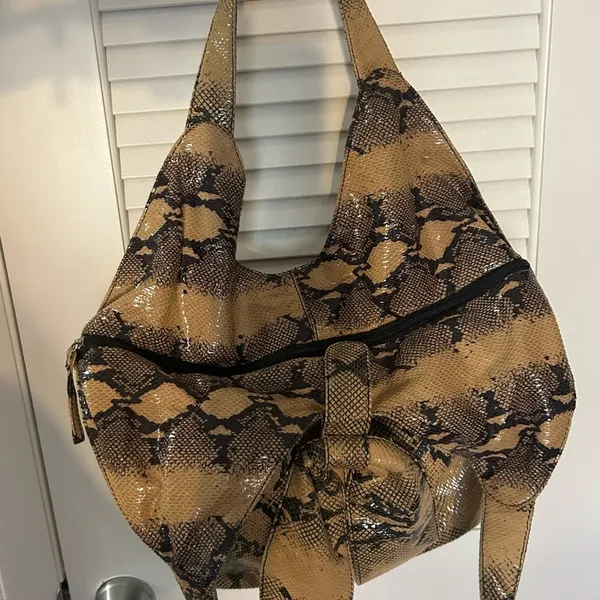 MELIE BIANCO CHIC Snakeskin Tote Bag-really cute-bow on front - Image 3