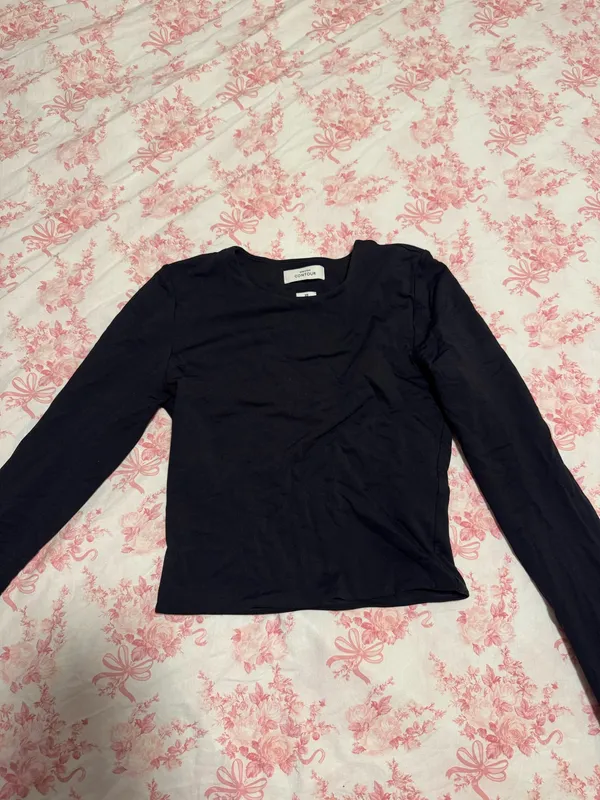 Aritzia Black Babaton Contour Long Sleeve Top  - Image 3