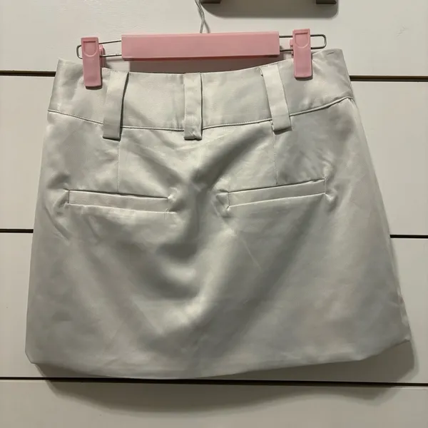 Superdown Alana Mini Skirt in Silver - Image 3