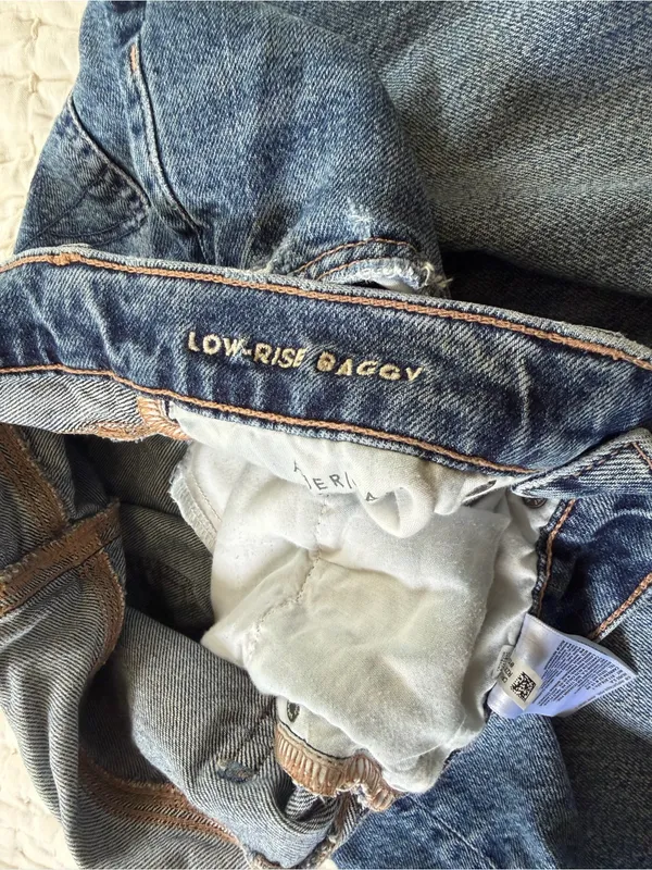 Low Rise Straight-Leg Blue Jeans - Image 5