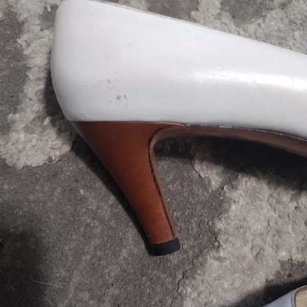 Salvatore Ferragamo Vintage neutral pump heels - Image 4