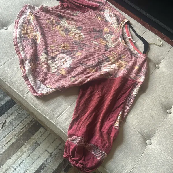 Free‎ People Floral Maroon Puff Sleeve LS Top Size Medium - Image 3