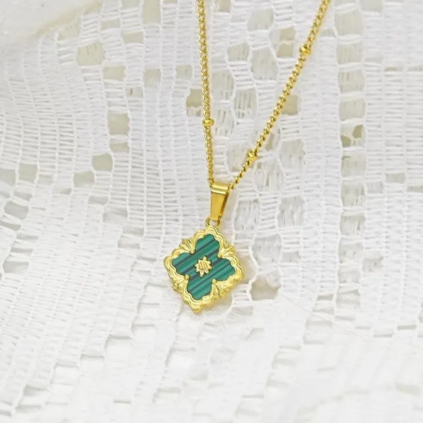 Medieval Renaissance Emerald Green Clover Pendant Necklace - Image 4