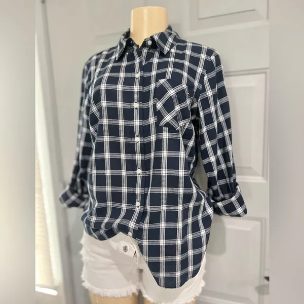Tommy Hilfiger long sleeve women’s shirt size S LIKE NEW NO TAGS - Image 4