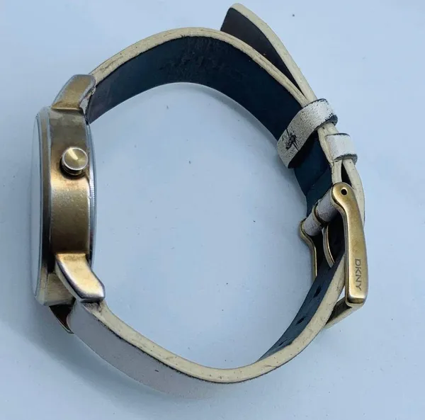Dkny women watch 34mm gold tone solid stainless steel white Leather band WR runs - Image 7