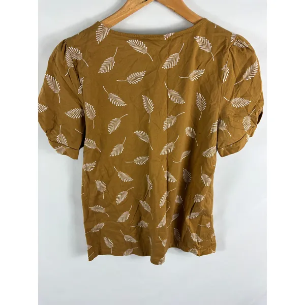 Ann Taylor Leaf Print Short Sleeve Top Size Medium - Image 3