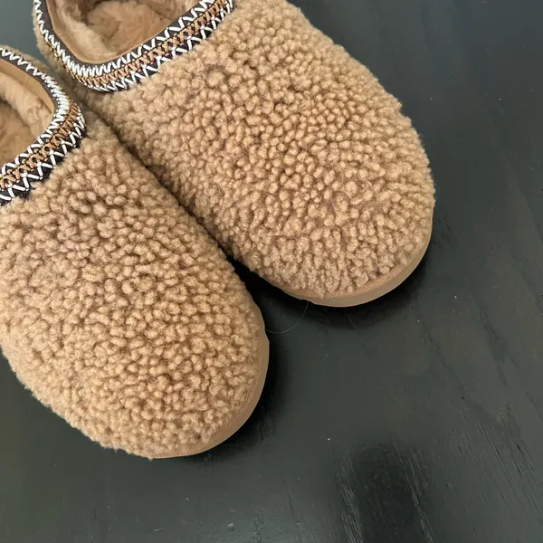 New UGG Tasman Maxi Curly Slipper Chestnut - Image 4