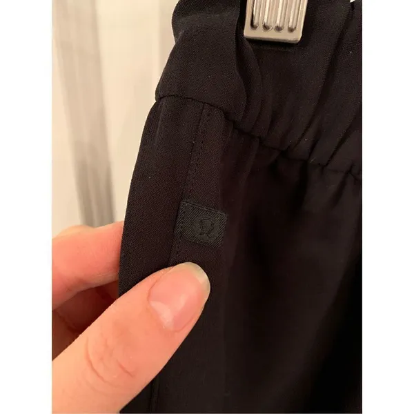 Lululemon black high waisted pants with pockets no size tag fits 0-2 - Image 4