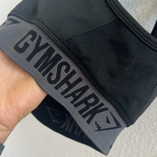 GYMSHARK Black Gray Spellout Sports Bra Padded Cups Pull On Style Small - Image 3