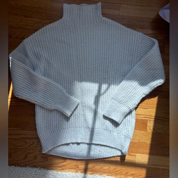 GAP Thick ivory sweater - Image 2