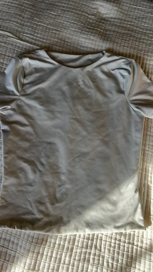 White fitted workout top - Image 3