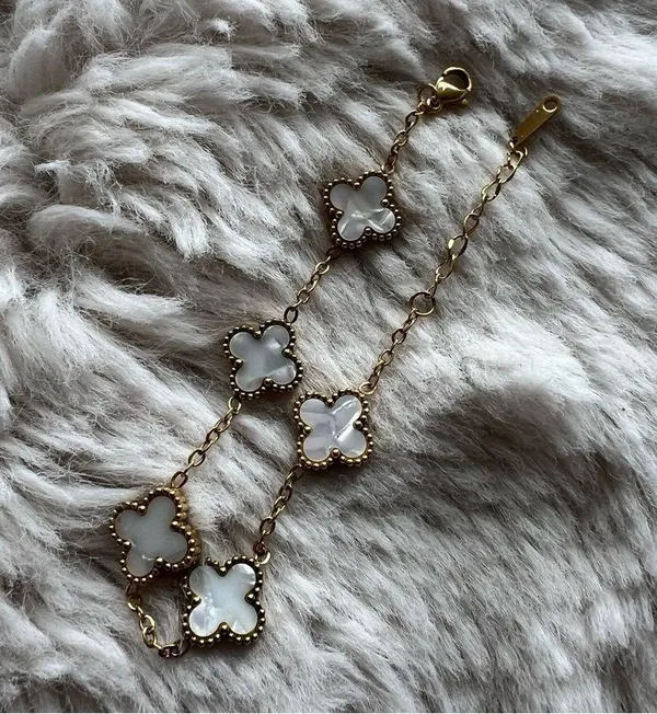 5 Clover Gold & Mother of Pearl Dainty Bracelet NWOT - Image 3