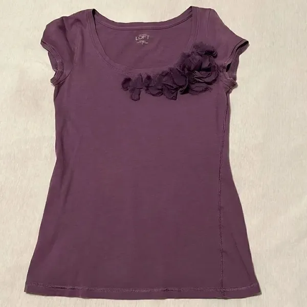 Loft szS pretty purple cap sleeve flower detail and decorative stitching EUC - Image 2