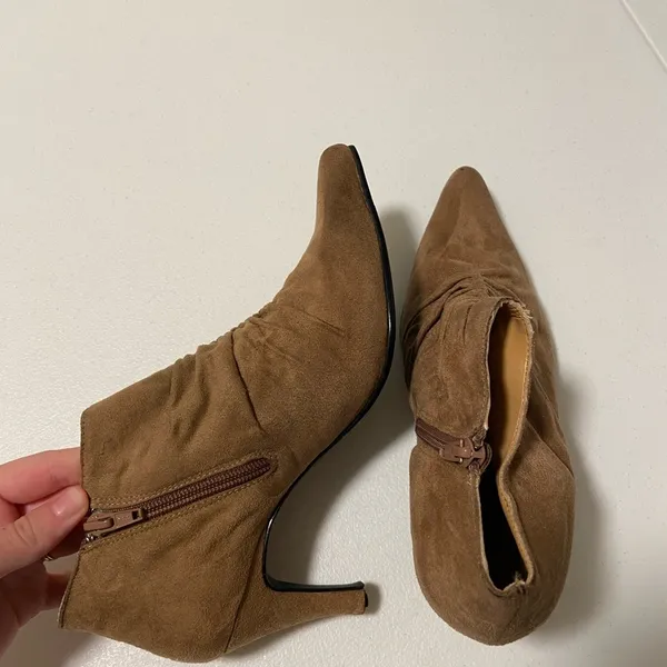 Splash women’s suede heel boots — size 7‎ - Image 2