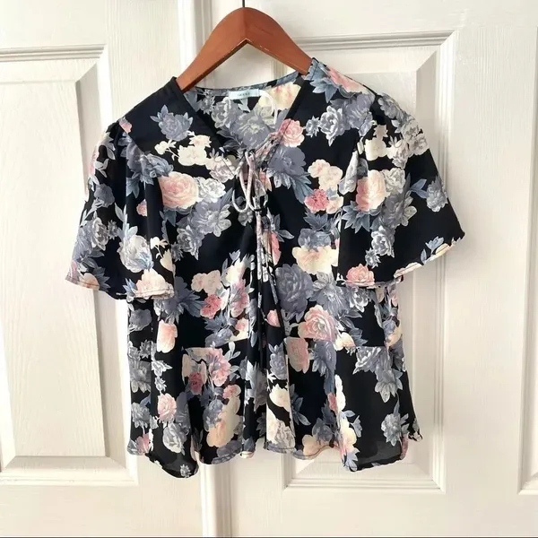 Kimichi Blue black floral tie front short sleeved top - Image 10
