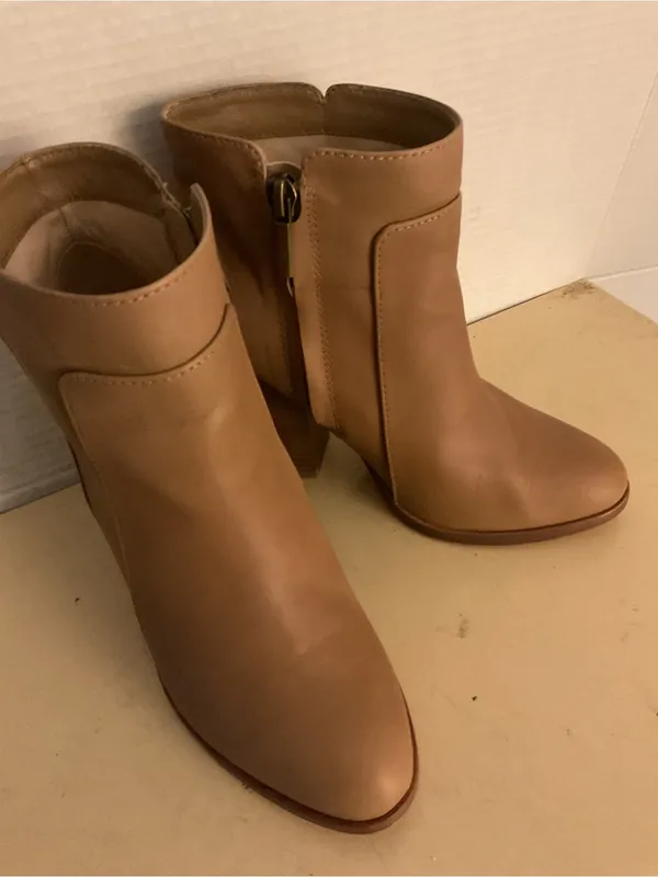 Pour La Victoire women beige Leather Chelsea heel Rocker boots US 6 - Image 8