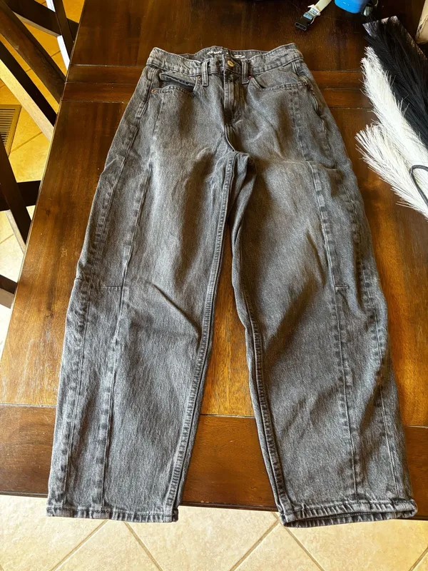 Old Navy Barrel Jeans - Image 2