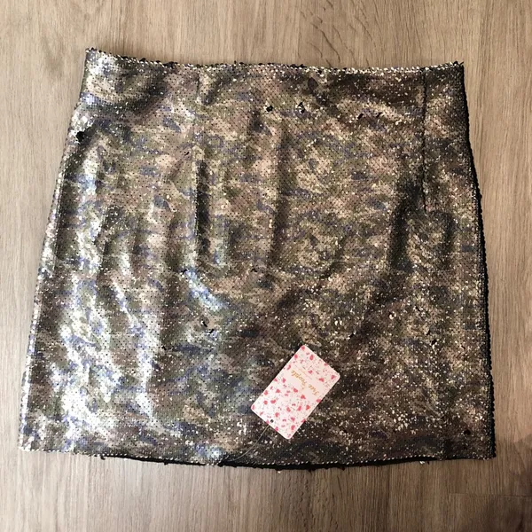 Free People Women's Black/Green Camo Reverse Sequin Stretch Mini Skirt sz 0 - Image 8
