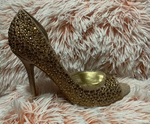 Brand New Gold Heels Size 8 - Image 3