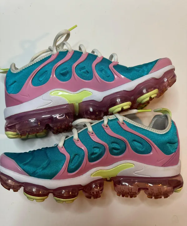 Vapormax Plus Easter Size 8.5 - Image 5