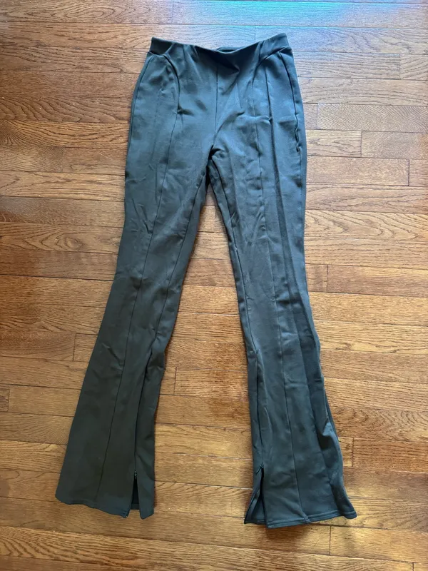 Alo Flare Yoga Leggings - Image 2
