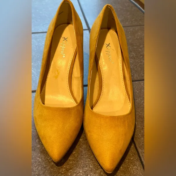 Xappeal Yellow Mustard Suede Heels Sz 7.5 3 Inch Heels. - Image 3