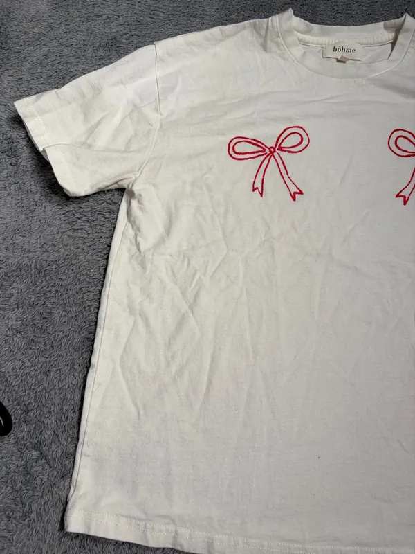 Bohme White Tee with red bows graphic XS - Image 3