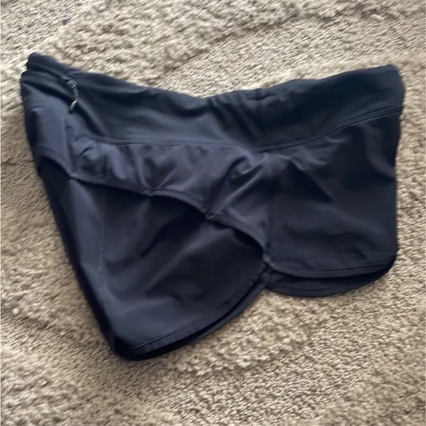 Lululemon Speed Shorts size 8 - Image 4