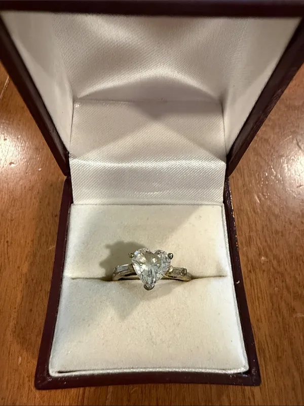 Vintage White Heart-Cut Crystal Ring - Women's Jewelry Size 5 - Image 2