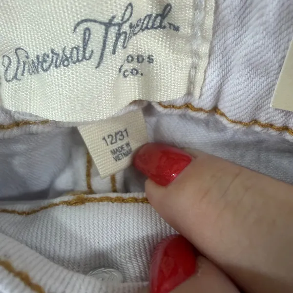 Universal Thread Women Vintage Midi‎ Shorts Size 12/31 Raw Hem Distressed Light - Image 7