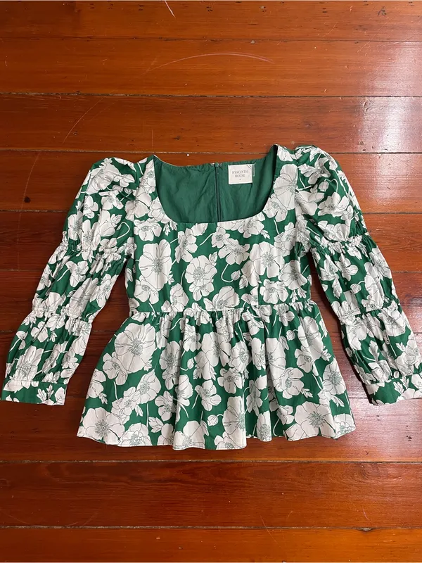 Tuckernuck Hyacinth House Green Floral Clemons Cotton Peplum Top Sz M 💛🎀 - Image 10