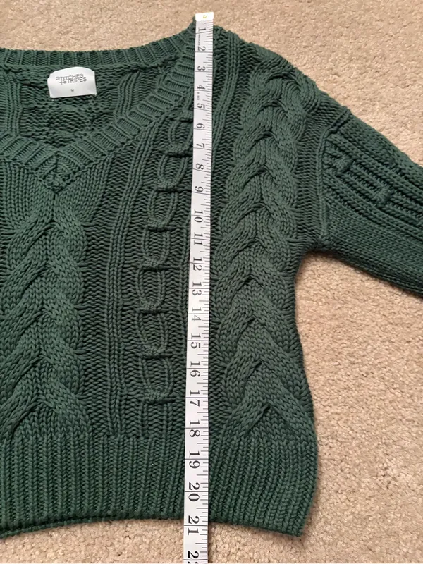Stitches and stripes v neck cable knit long sleeve sweater size medium - Image 12