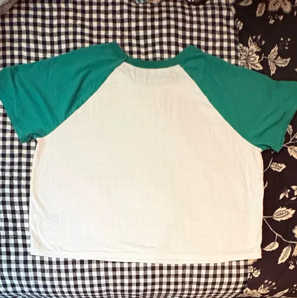 Old Navy white & Green Raglan Cropped Tee - Image 2