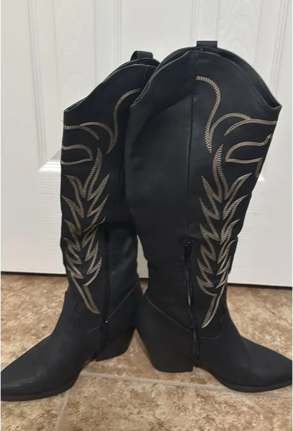 Black cowgirl boots Size 5.5 - Image 2