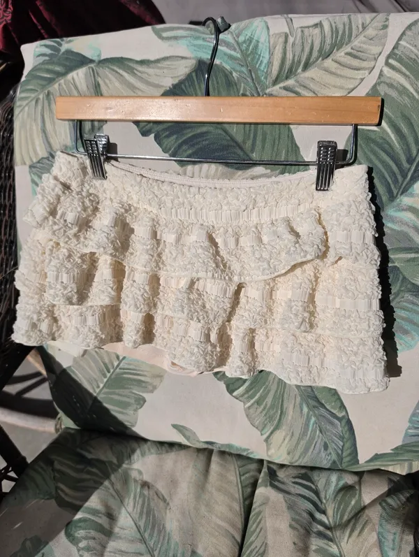 Edikted Margaux Textured Ruffle Mini Skort Cream XS - Image 4