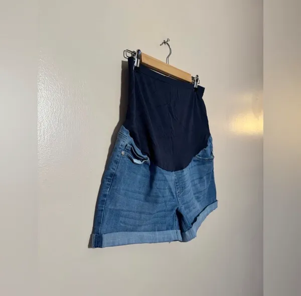 SALE! Time and Tru Maternity Full Panel Shorts Size M (8-10) EUC - Image 3