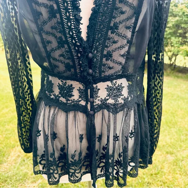 A’reve black lace sheer top Size M - Image 14
