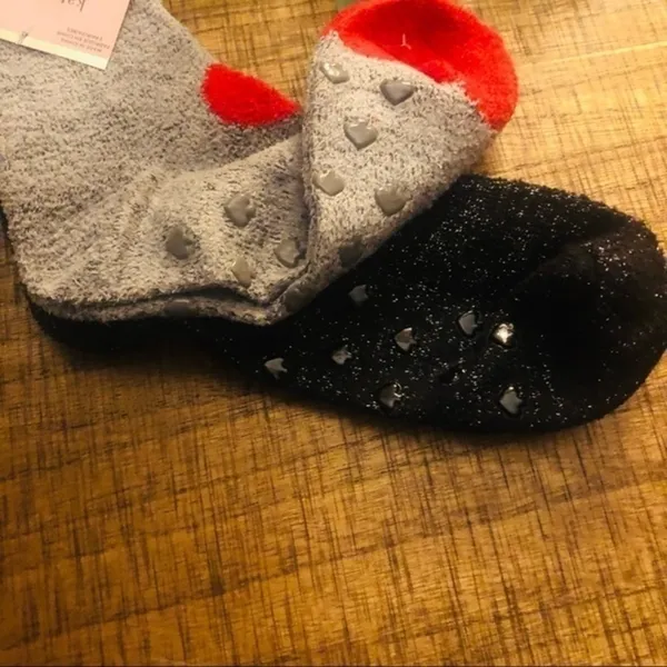 Kate Spade New York Fuzzy Heart Socks 2-Pack Gray Red Non-Slip NWT - Image 3