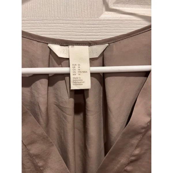 H&M Conscious Womens Size 14 Taupe Brown Satin V-Neck Cap Sleeve Blouse Top‎ - Image 3
