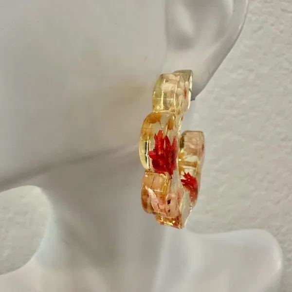 Dried Flower Acrylic Hoop Earrings - Image 4