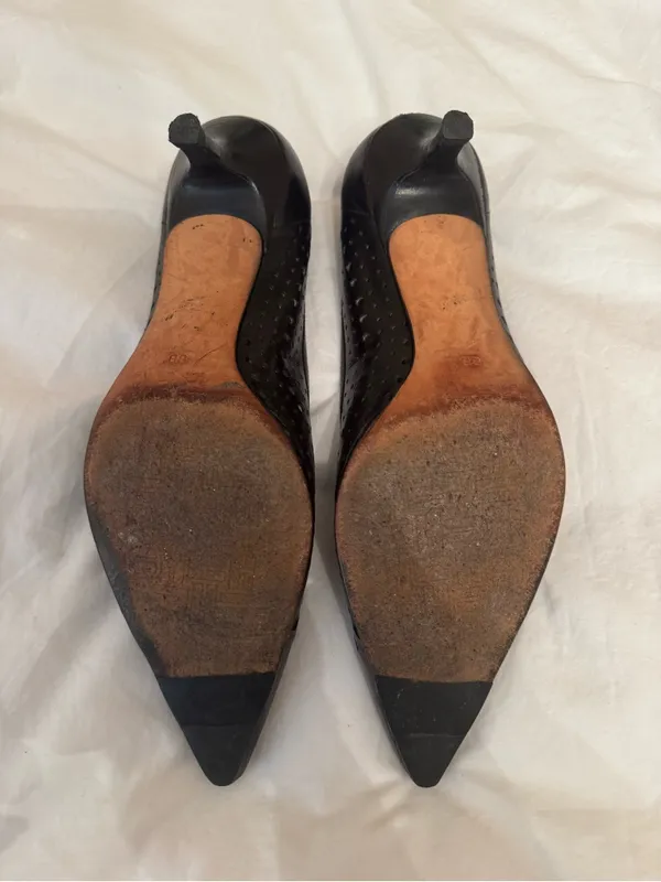 Cole Haan black leather perforated kitten heels with strap. Pointed toe. Size 8. - Image 5