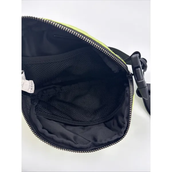 Lululemon Everywhere Belt Bag 1L Highlight Yellow -see Pics - Image 6