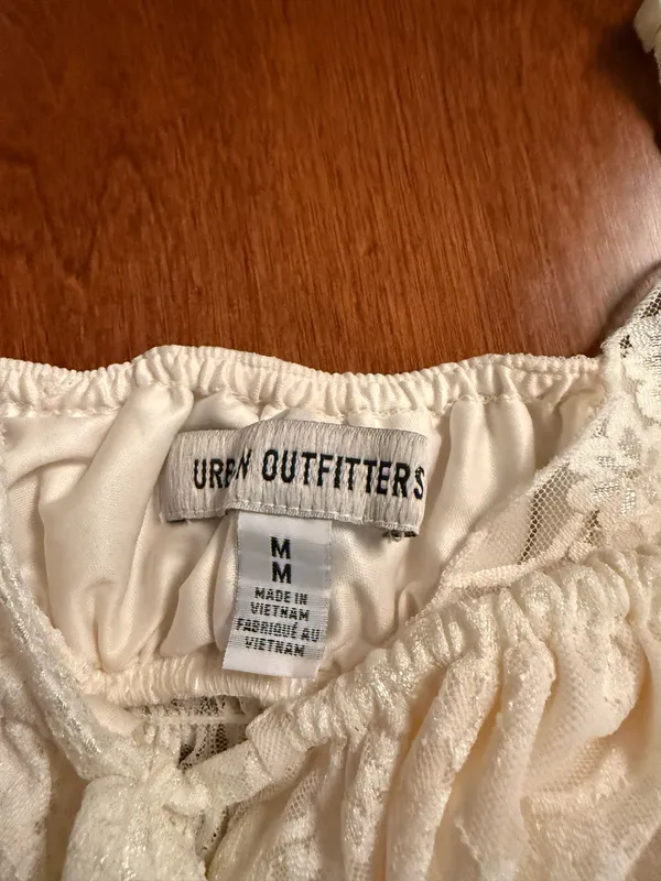 Urban Outfitters White Lace Crop Top with Floral Design And Bow in the Middle - Image 3
